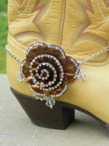 Brown Gold Bling Flower Cowboy Cowgirl Boot Jewelry with Silver Chain & Beads från Ebay